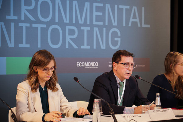 grammenos mastrojeni e benedetta brioschi come relatori durante una conferenza ad ecomondo